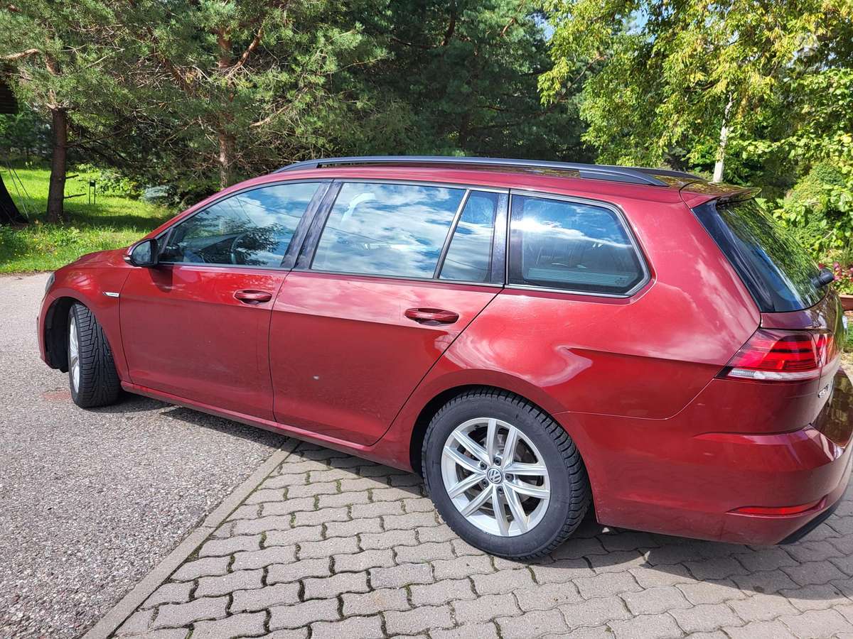 Volkswagen Golf - 8