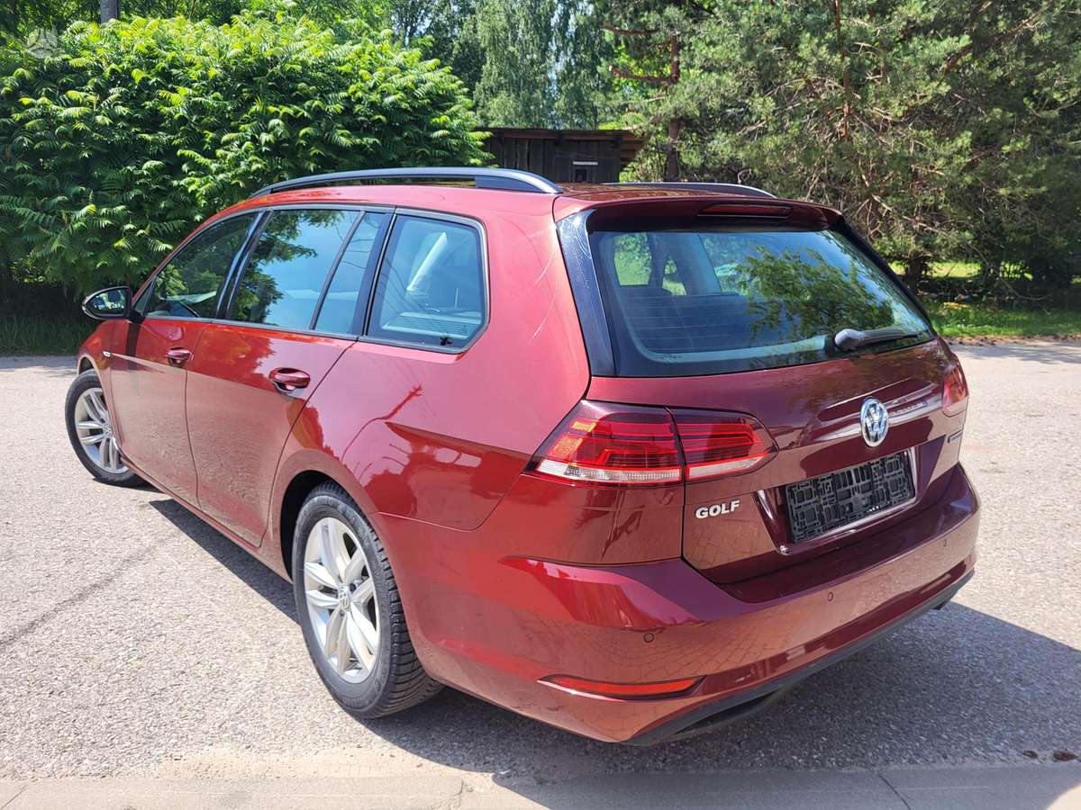 Volkswagen Golf - 10