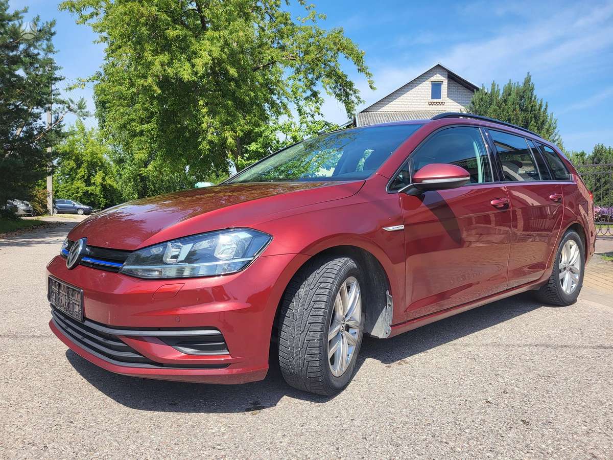 Volkswagen Golf - 1