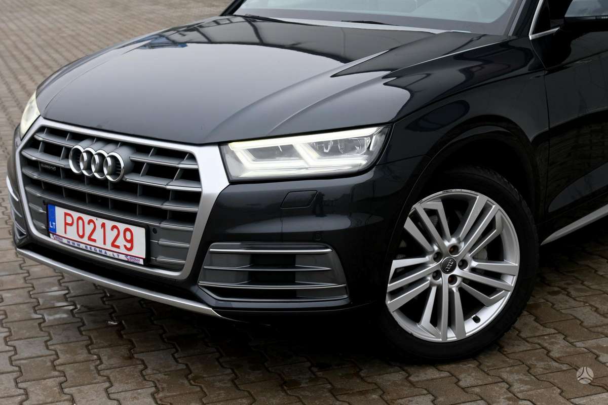 Audi Q5, 2.0 l., off-road / crossover