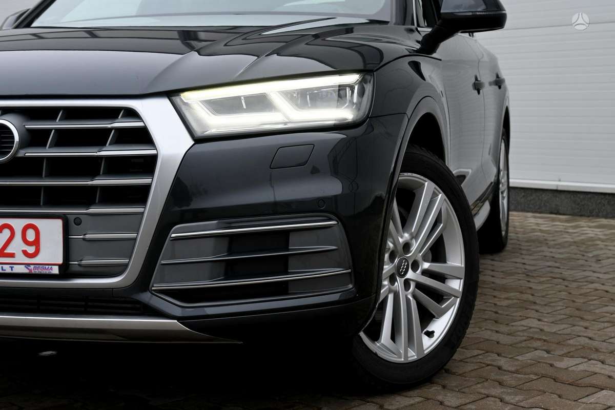 Audi Q5, 2.0 l., off-road / crossover