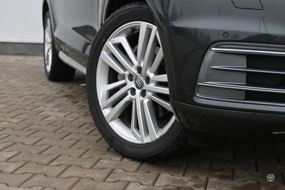 Audi Q5, 2.0 l., off-road / crossover