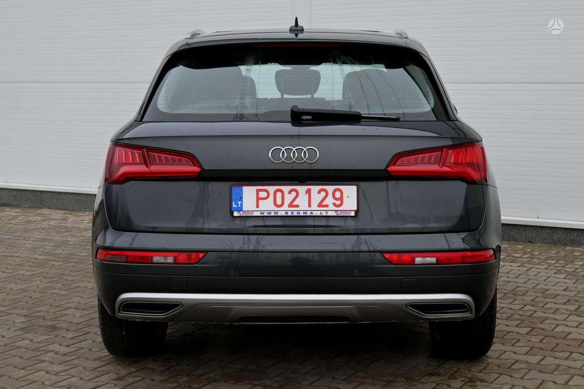 Audi Q5, 2.0 l., off-road / crossover