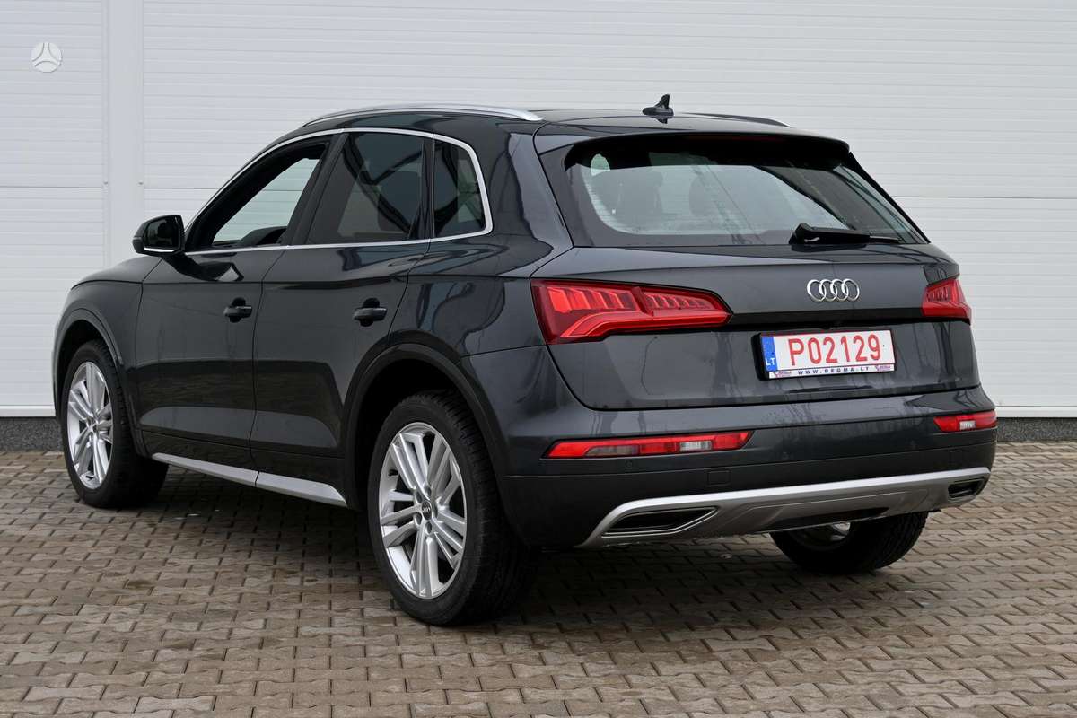 Audi Q5, 2.0 l., off-road / crossover