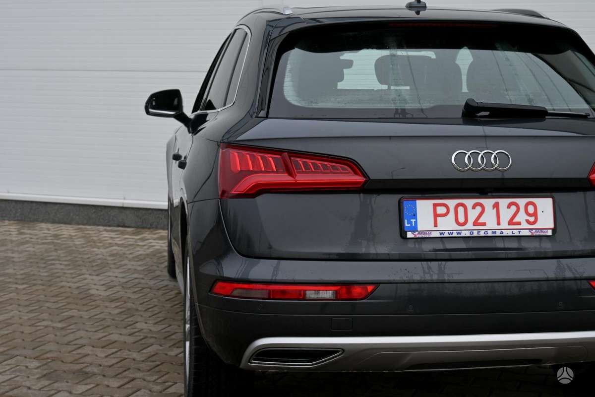 Audi Q5, 2.0 l., off-road / crossover