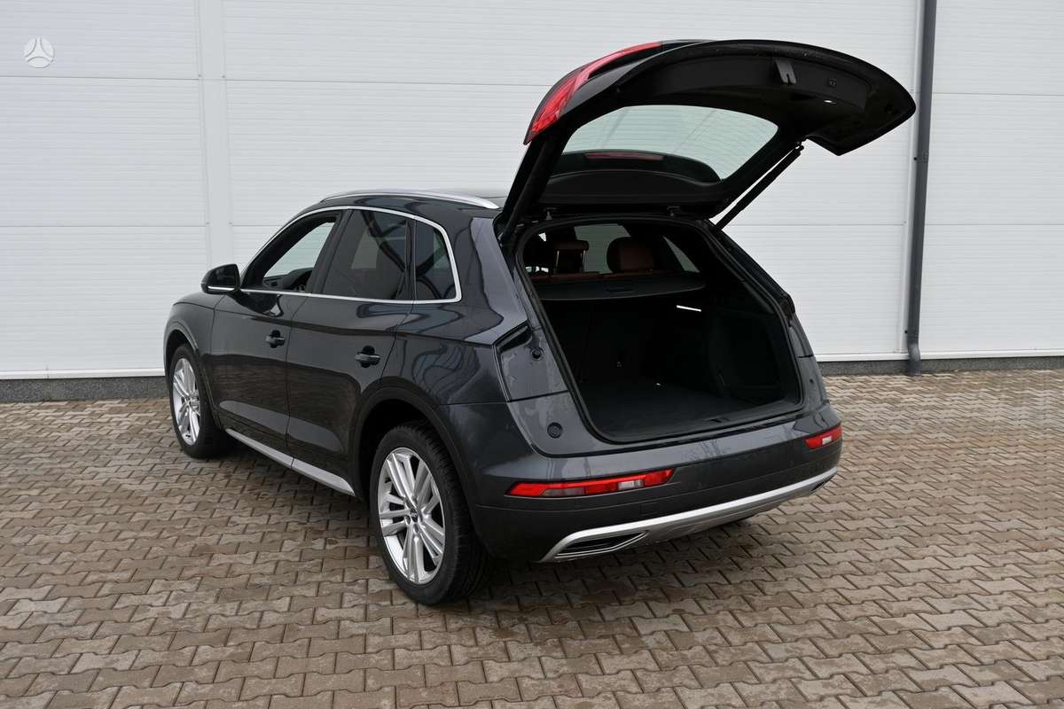 Audi Q5, 2.0 l., off-road / crossover
