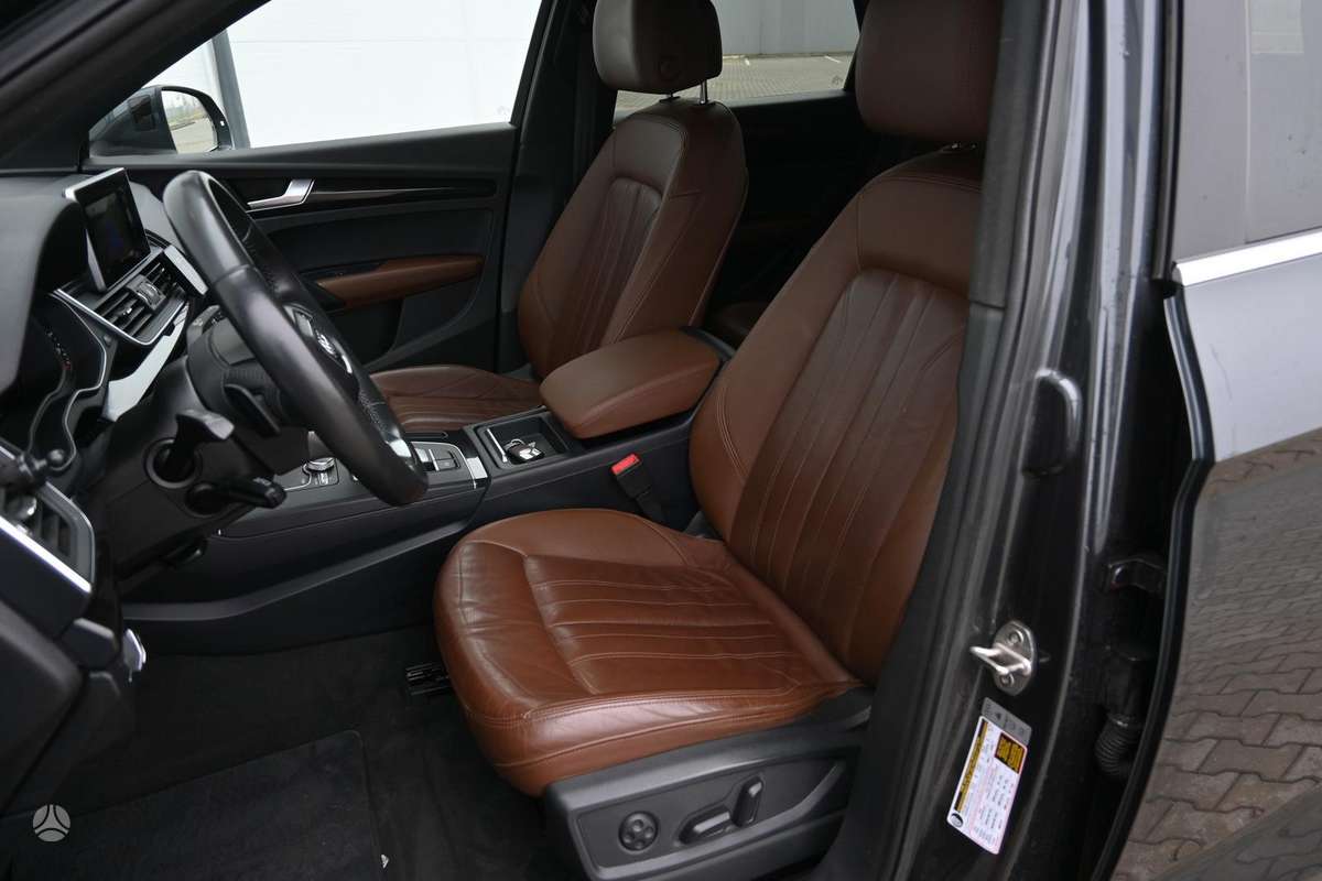 Audi Q5, 2.0 l., off-road / crossover