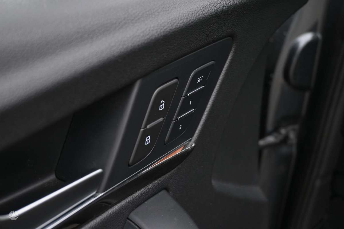 Audi Q5, 2.0 l., off-road / crossover