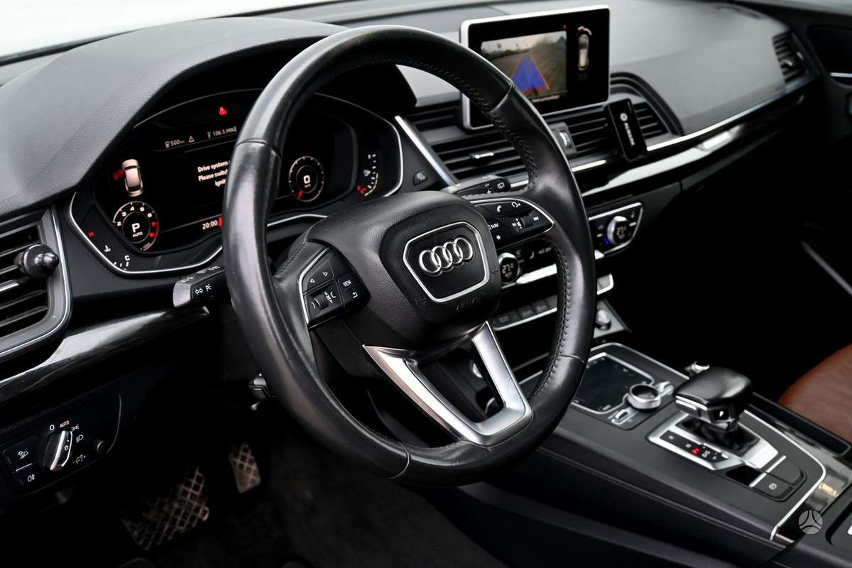 Audi Q5, 2.0 l., off-road / crossover
