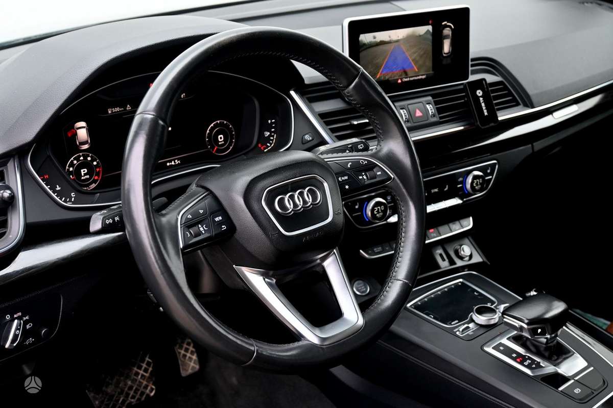 Audi Q5, 2.0 l., off-road / crossover