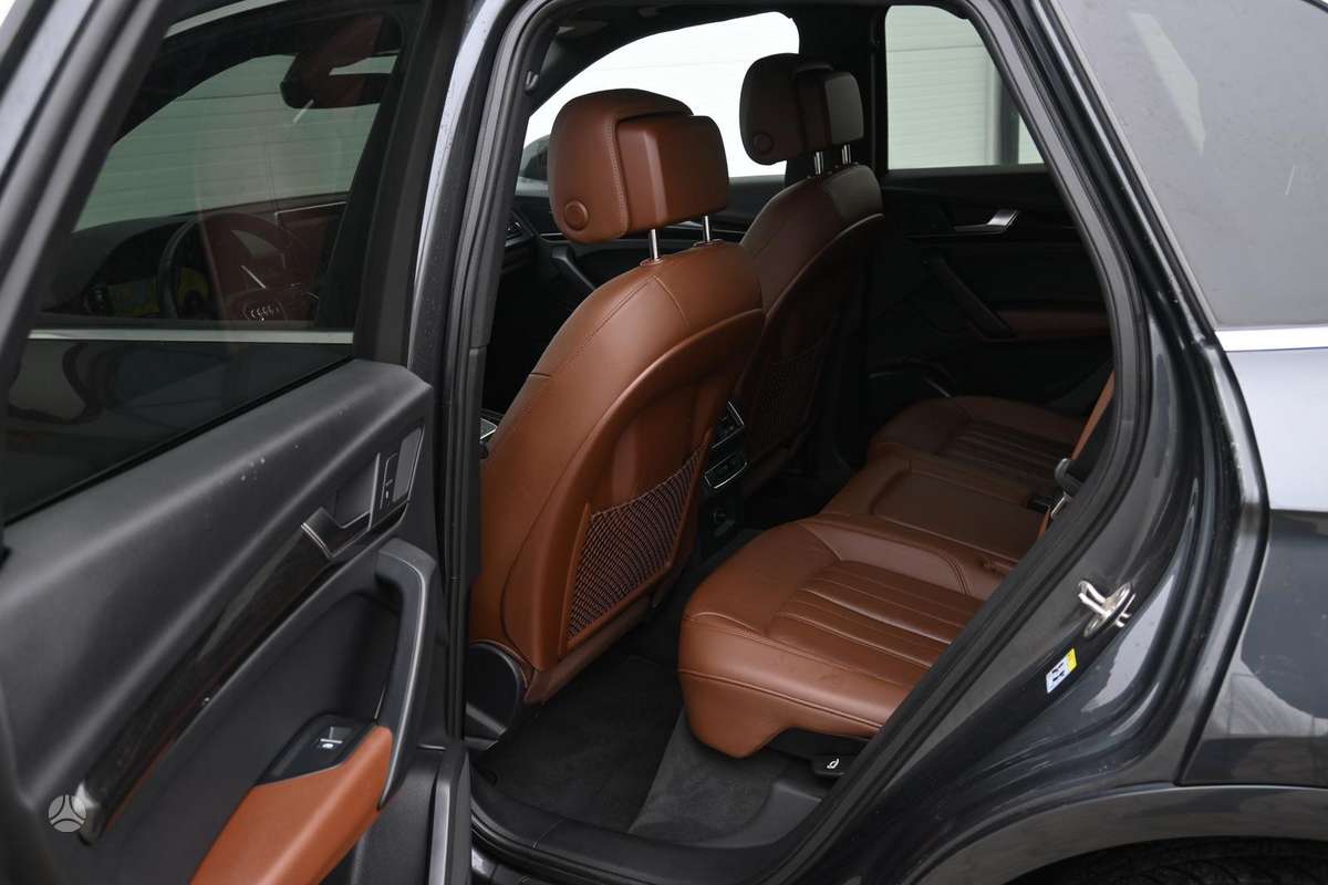 Audi Q5, 2.0 l., off-road / crossover