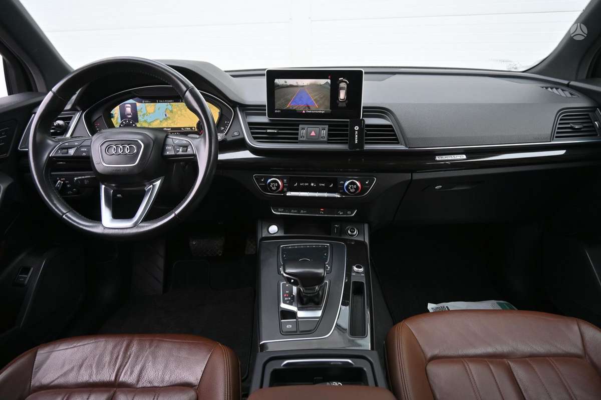Audi Q5, 2.0 l., off-road / crossover