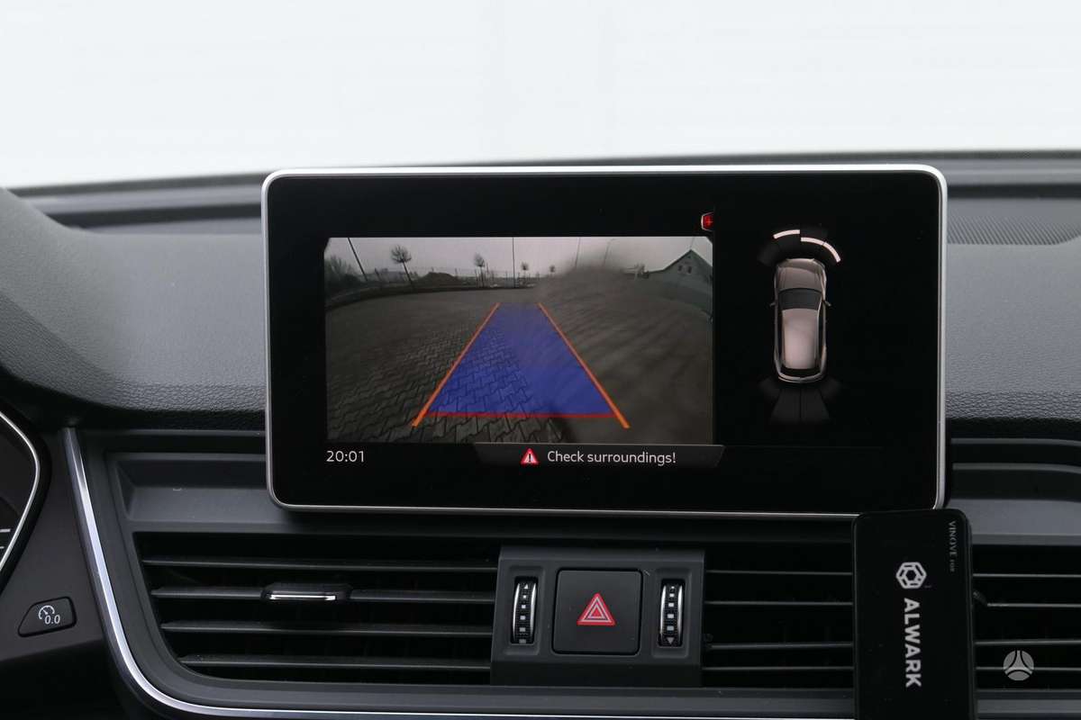 Audi Q5, 2.0 l., off-road / crossover