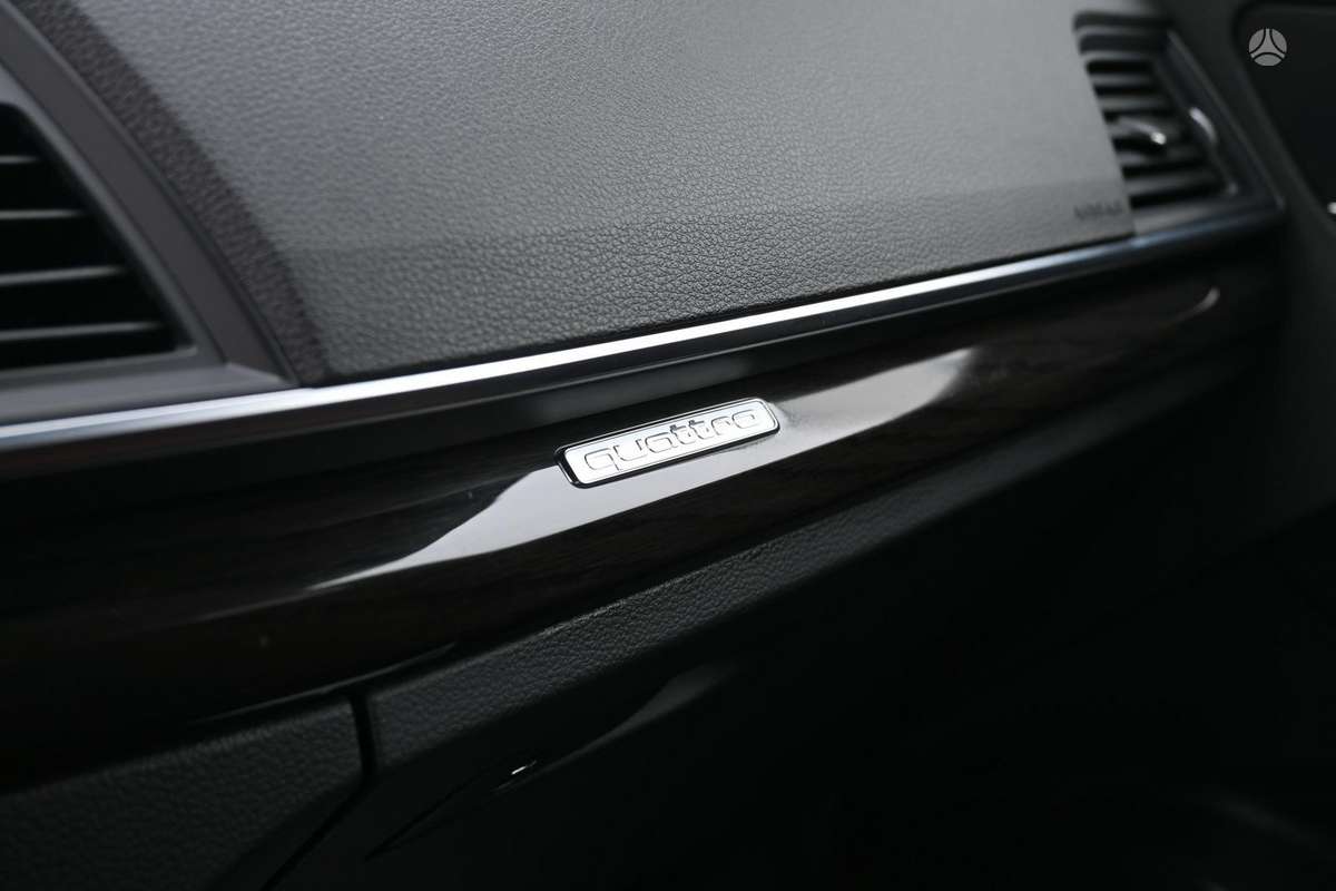 Audi Q5, 2.0 l., off-road / crossover