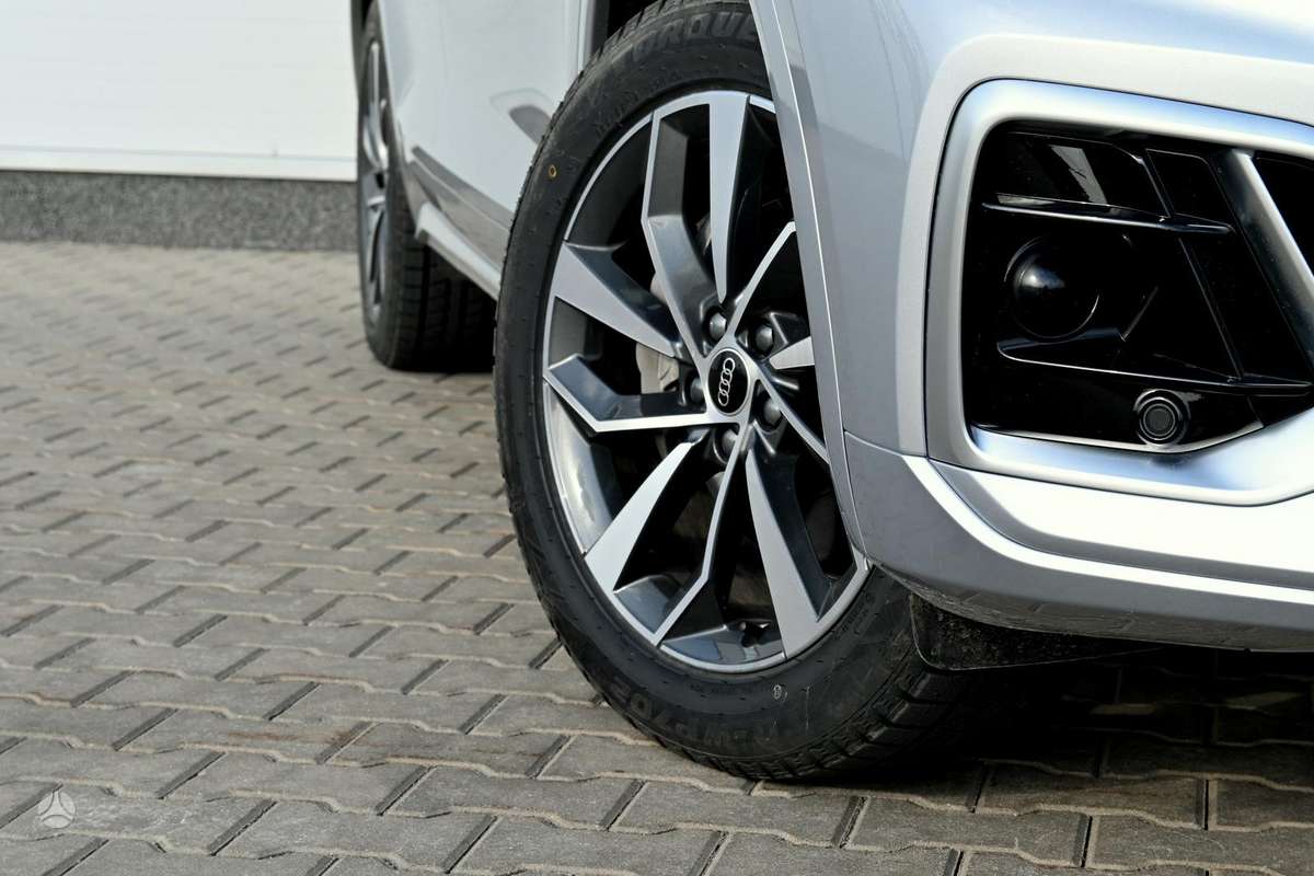 Audi Q5, 2.0 l., off-road / crossover