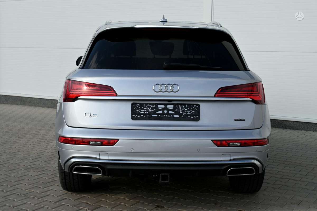 Audi Q5, 2.0 l., off-road / crossover