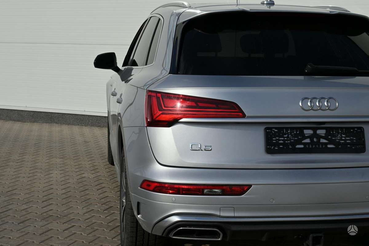 Audi Q5, 2.0 l., off-road / crossover