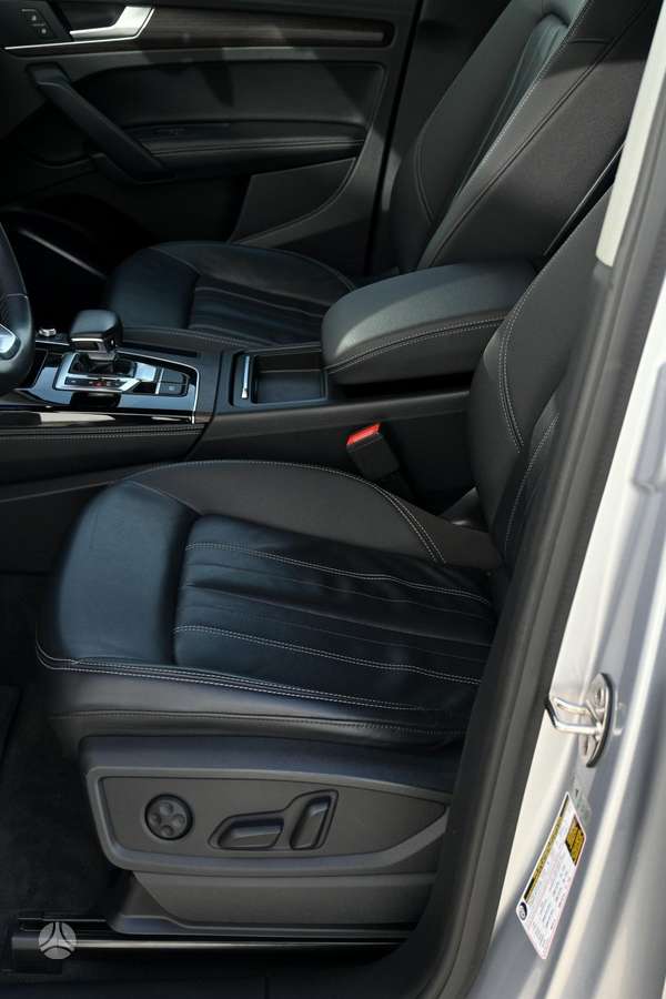 Audi Q5, 2.0 l., off-road / crossover