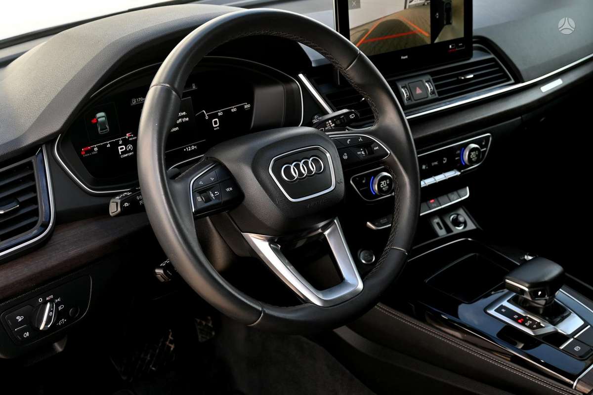 Audi Q5, 2.0 l., off-road / crossover