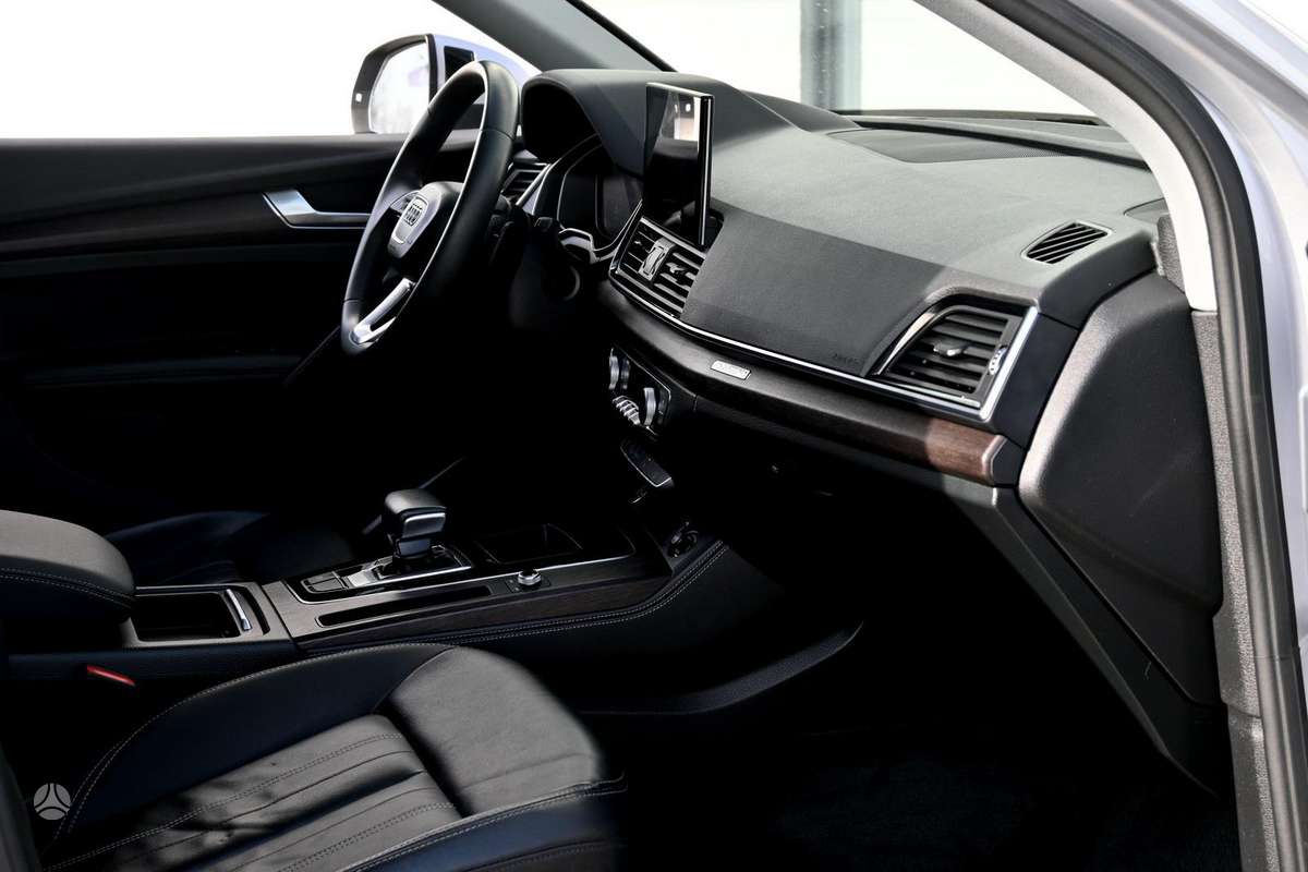 Audi Q5, 2.0 l., off-road / crossover