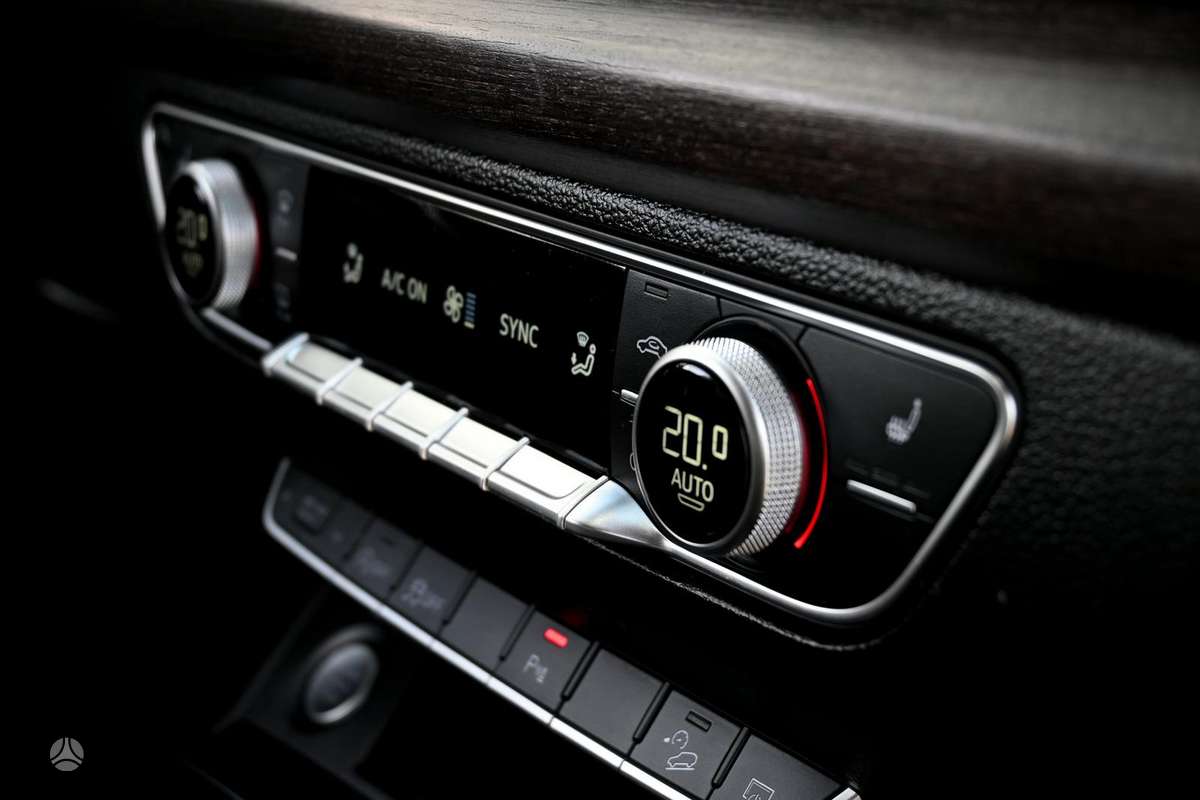 Audi Q5, 2.0 l., off-road / crossover