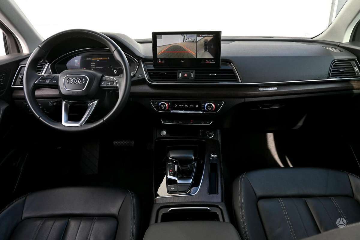 Audi Q5, 2.0 l., off-road / crossover