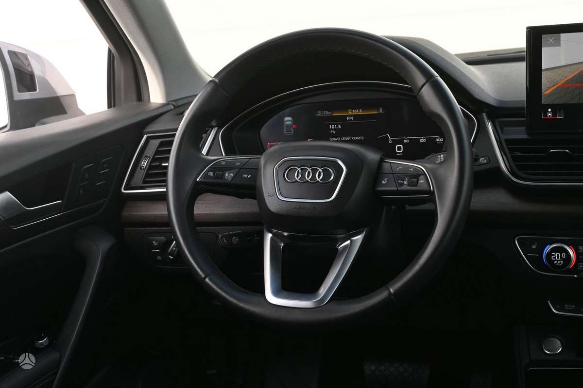 Audi Q5, 2.0 l., off-road / crossover