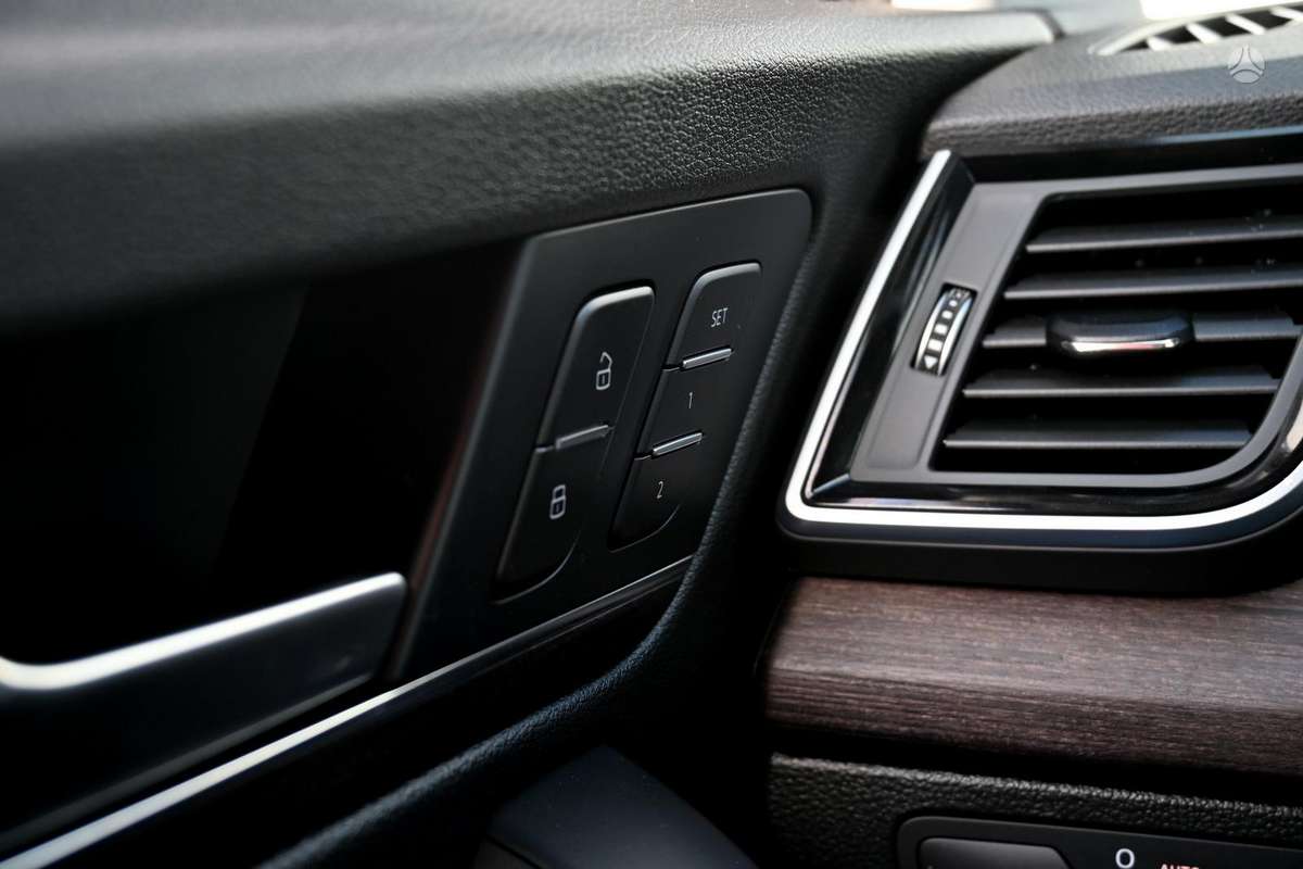 Audi Q5, 2.0 l., off-road / crossover