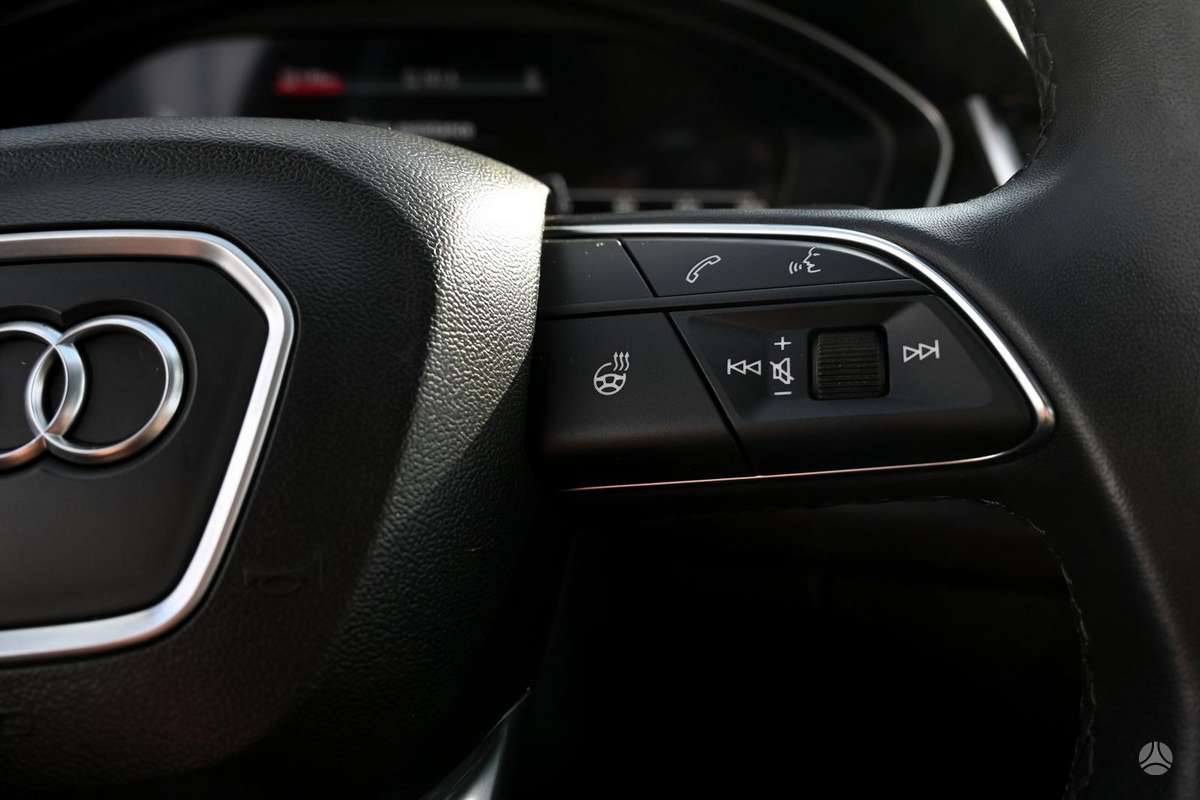 Audi Q5, 2.0 l., off-road / crossover