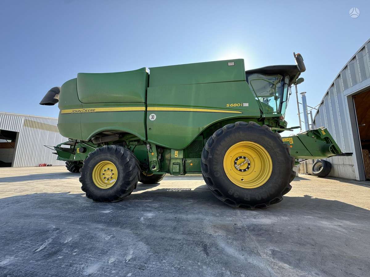 John Deere S680i, kombainai