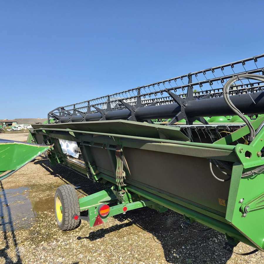 John Deere S680i, combine harvesters