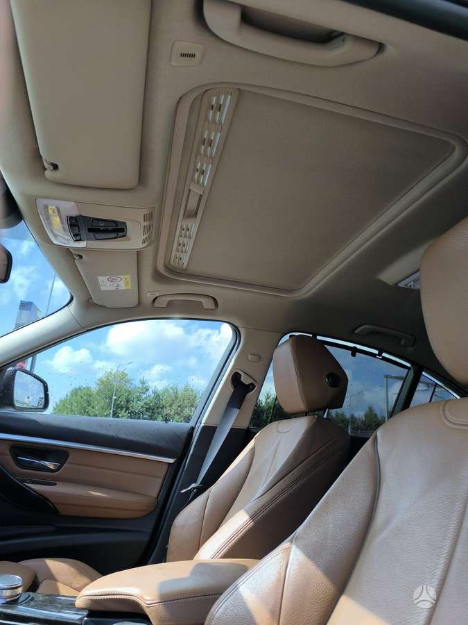 BMW 330, Седан