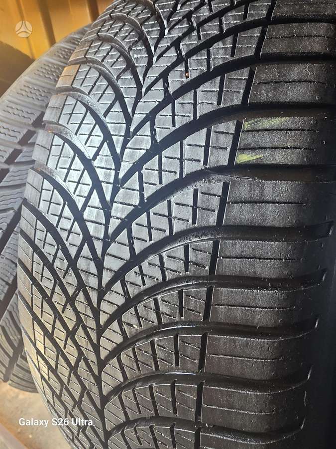 Goodyear Vector 4season, universalios 225/45 R18