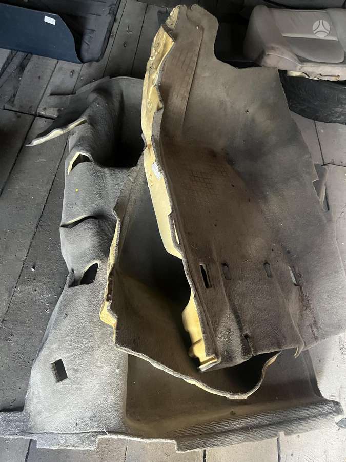 Jaguar XJ salono detalės