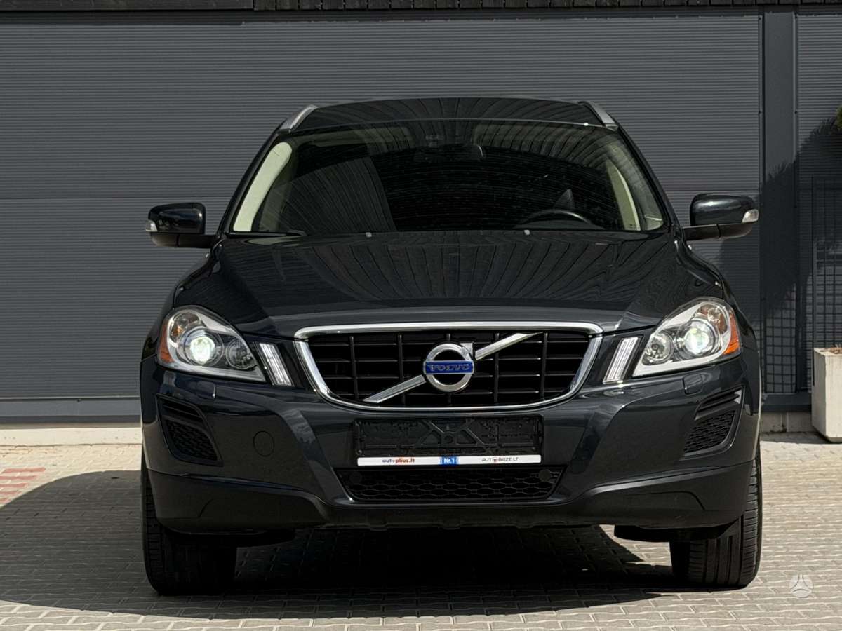 Volvo XC60, 2.4 l., off-road / crossover