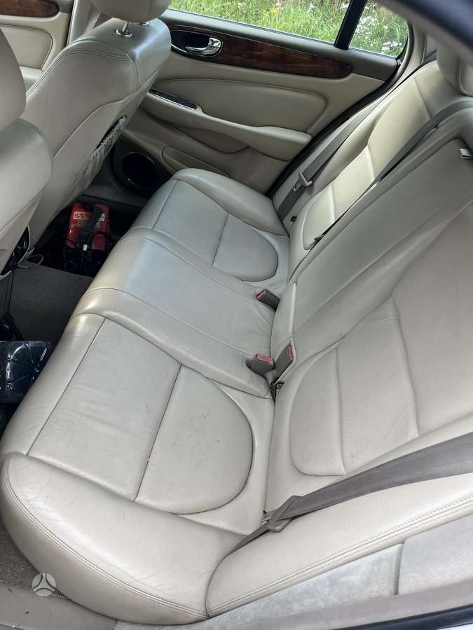 Jaguar XJ salono detalės
