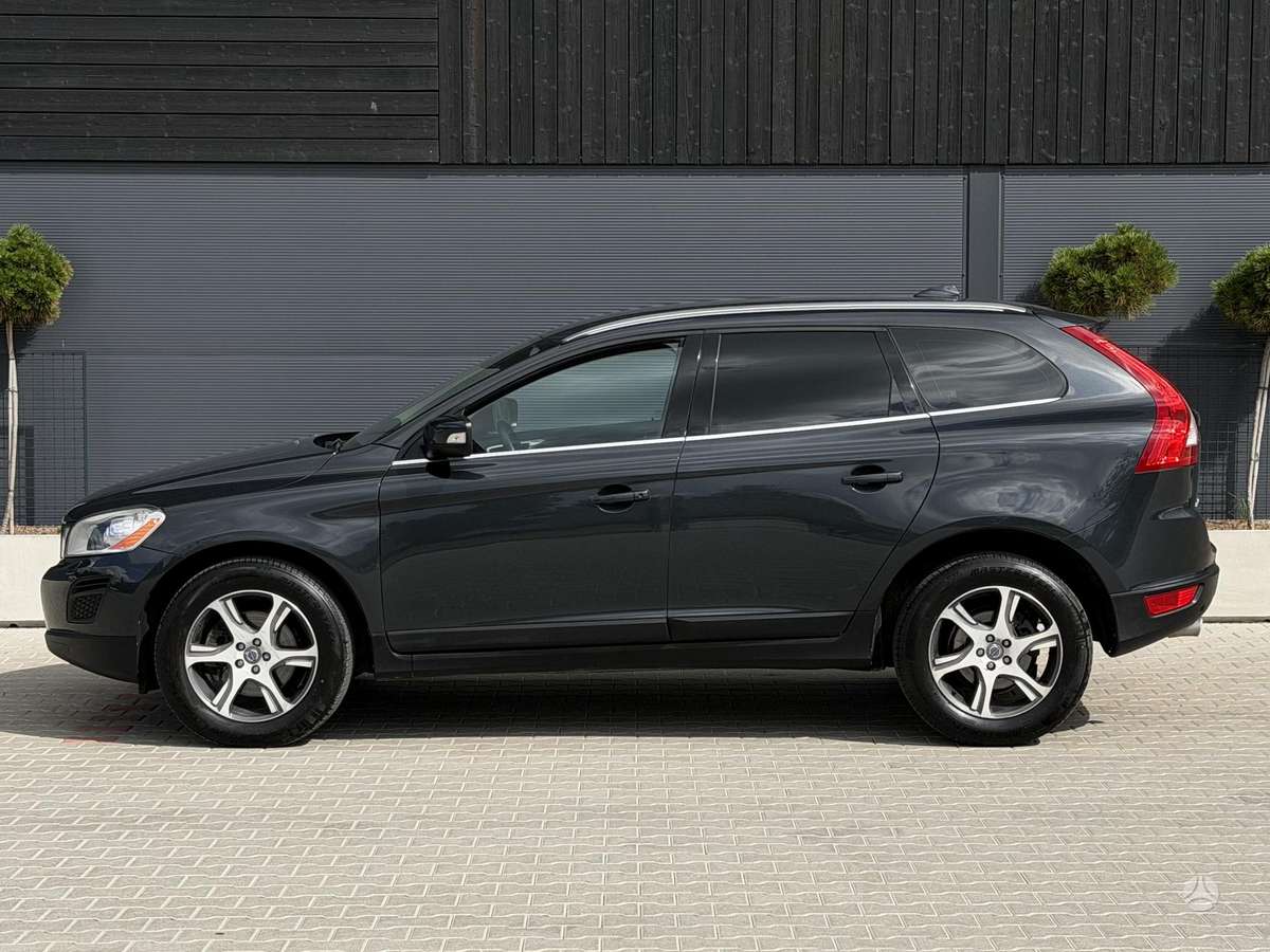 Volvo XC60, 2.4 l., off-road / crossover