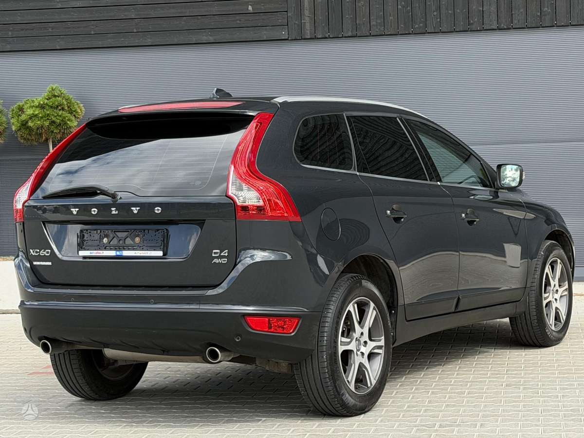 Volvo XC60, 2.4 l., off-road / crossover