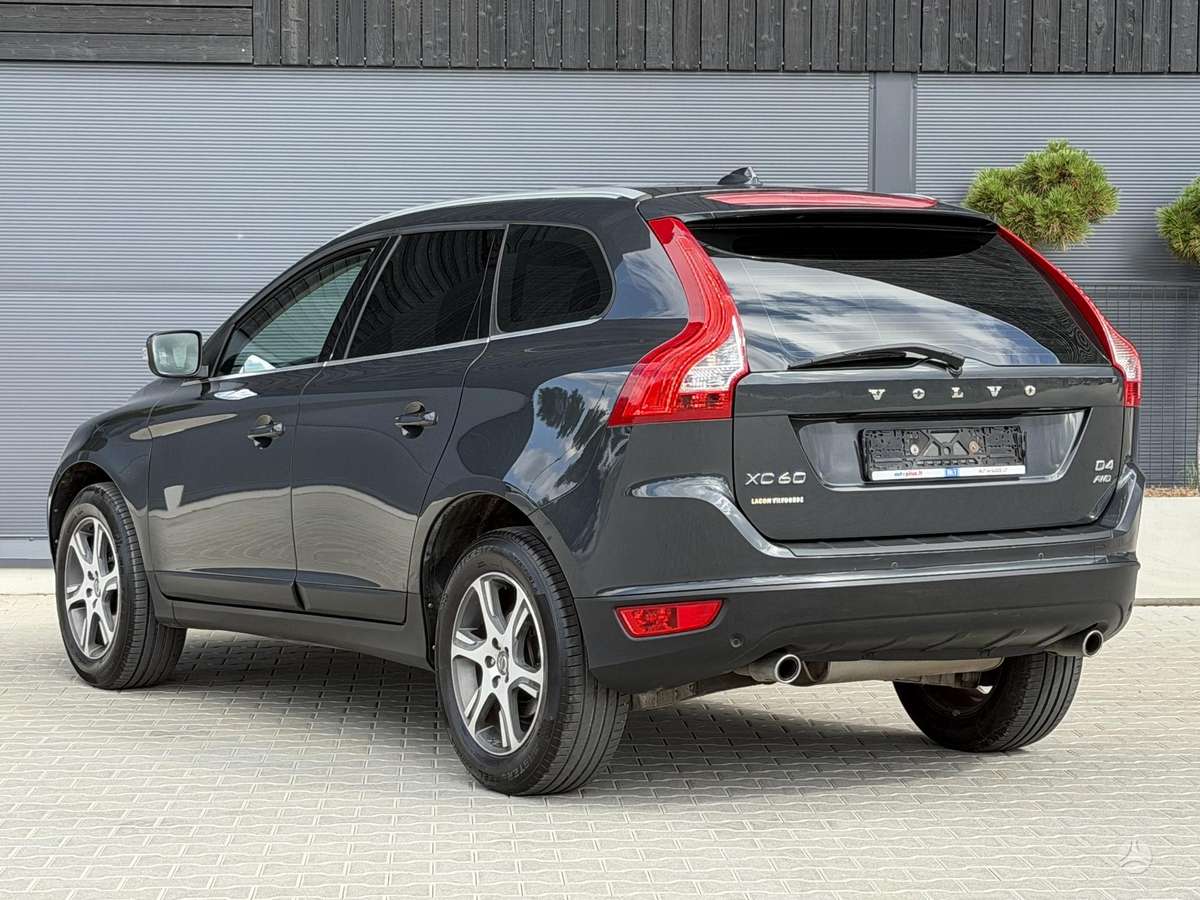 Volvo XC60, 2.4 l., off-road / crossover
