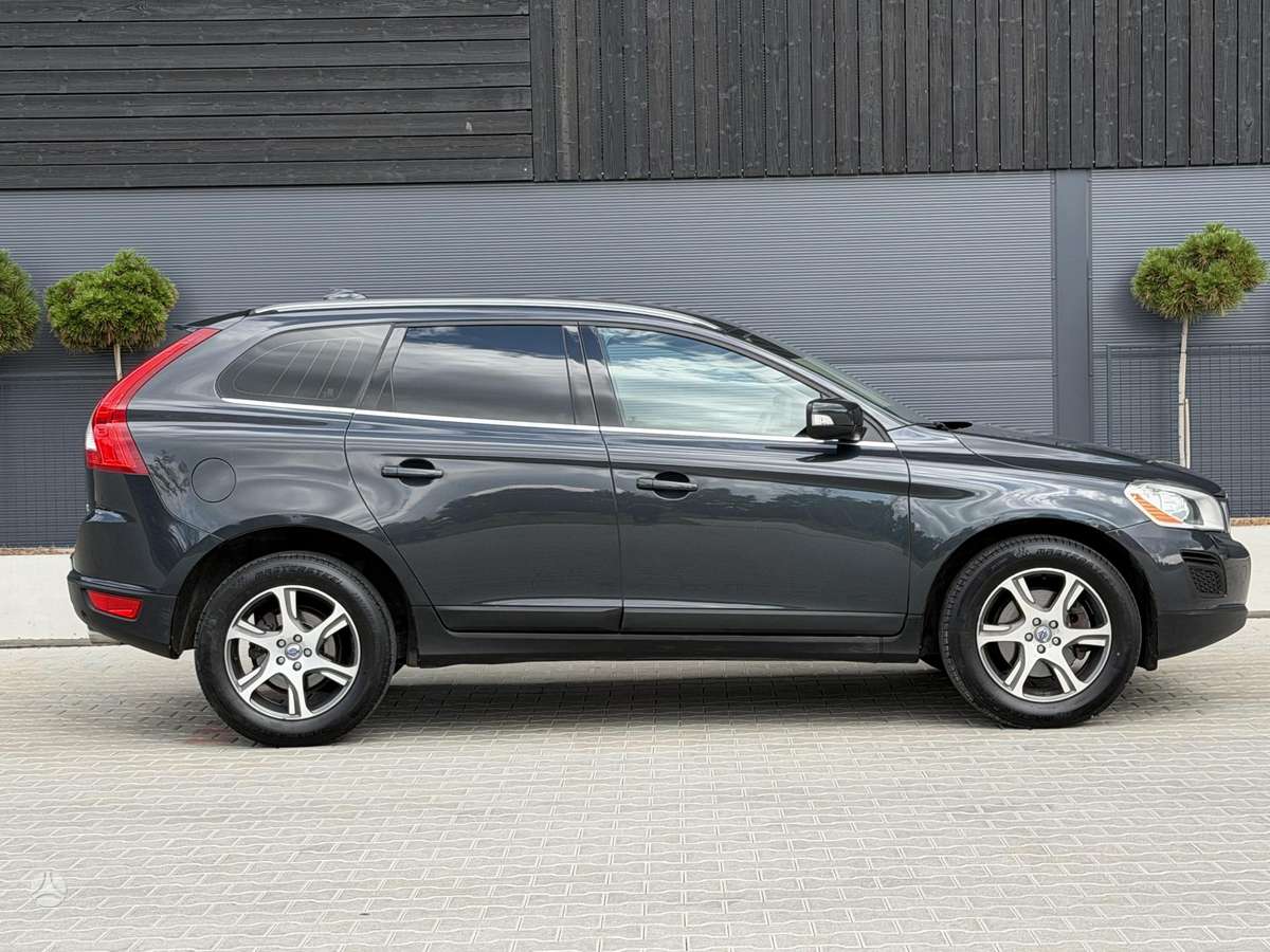 Volvo XC60, 2.4 l., off-road / crossover