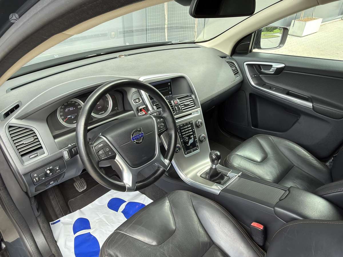 Volvo XC60, 2.4 l., off-road / crossover