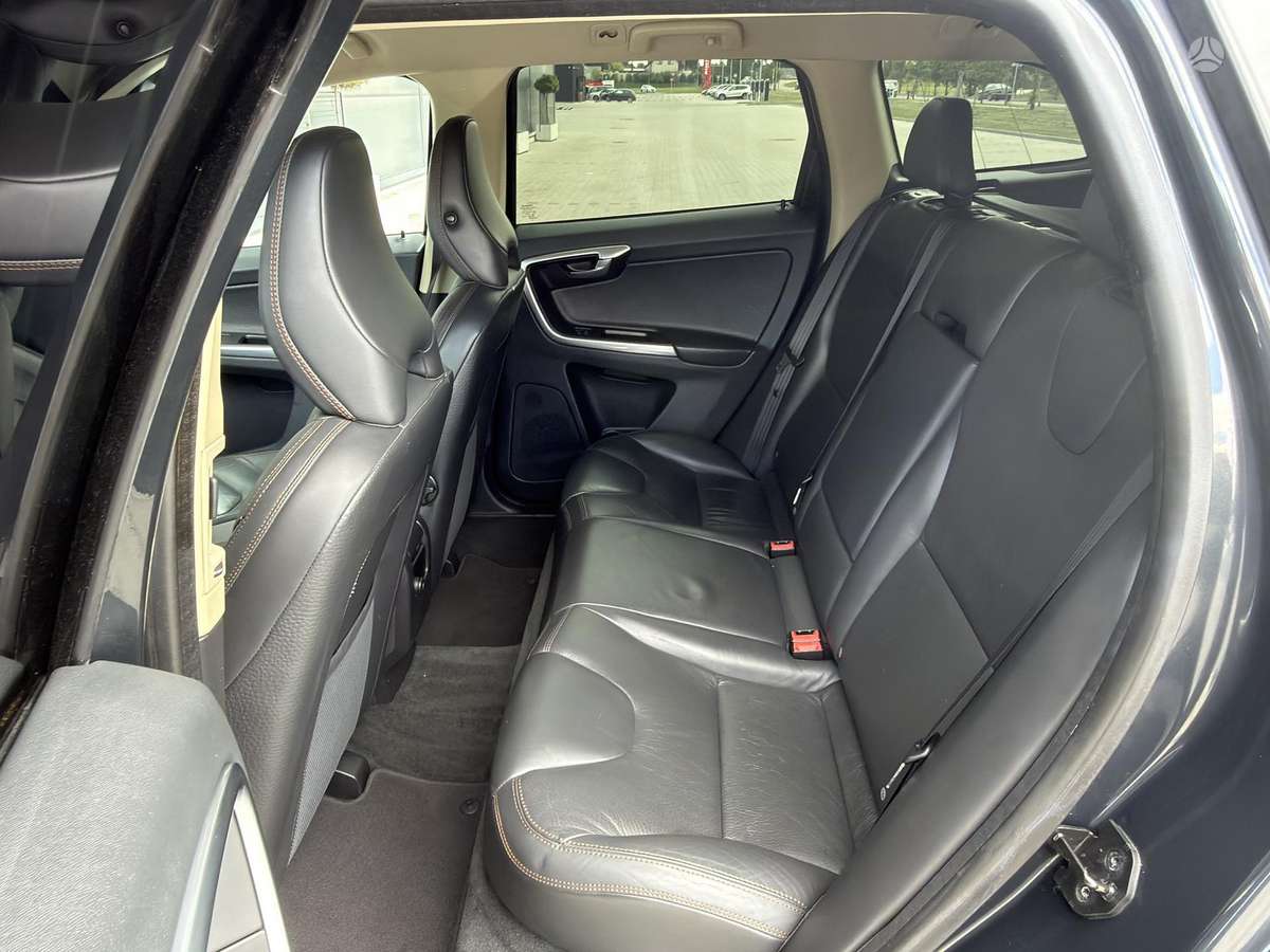 Volvo XC60, 2.4 l., off-road / crossover
