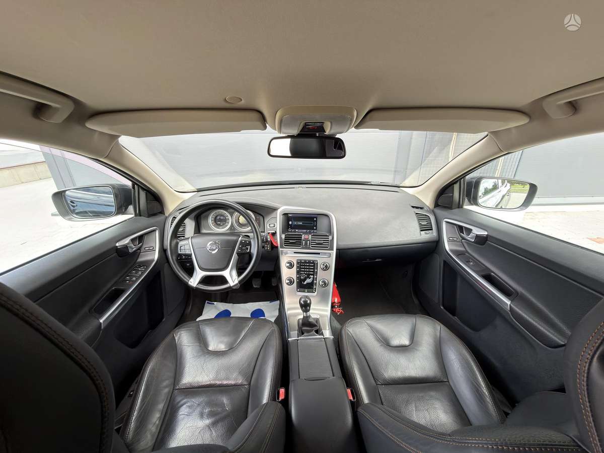 Volvo XC60, 2.4 l., off-road / crossover