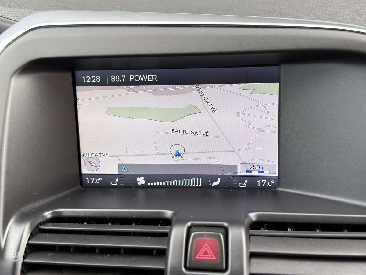 Volvo XC60, 2.4 l., off-road / crossover