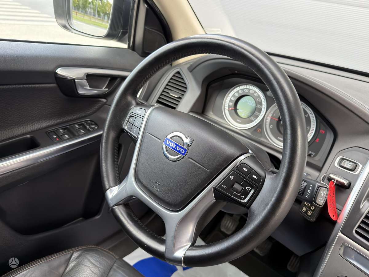 Volvo XC60, 2.4 l., off-road / crossover