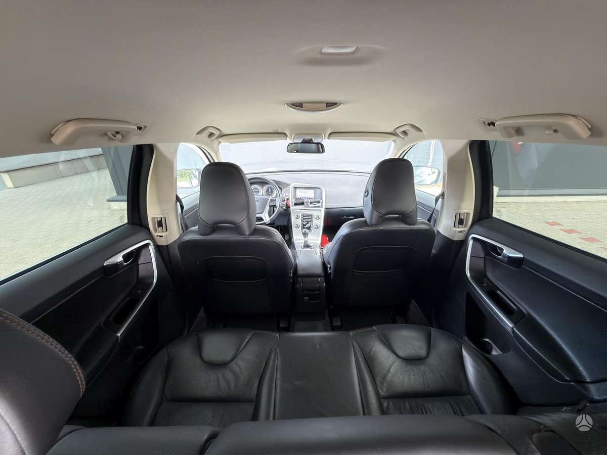 Volvo XC60, 2.4 l., off-road / crossover