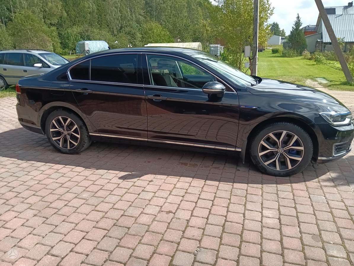 Volkswagen Passat - 4