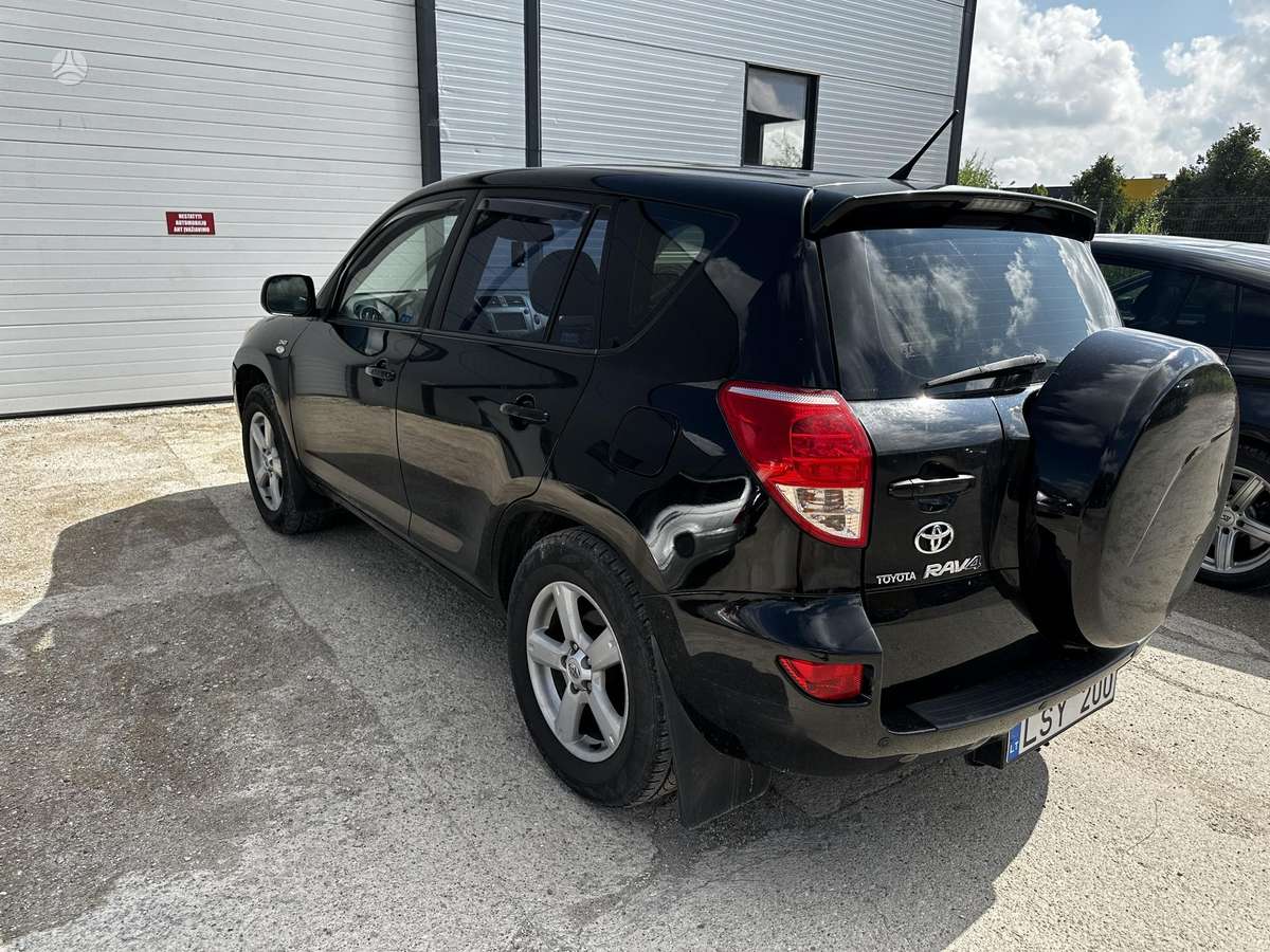 Toyota RAV4 - 6