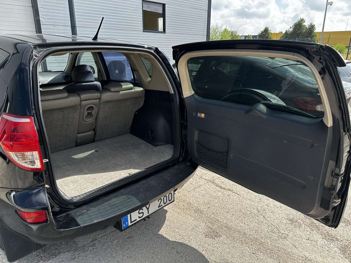 Toyota RAV4 - 8