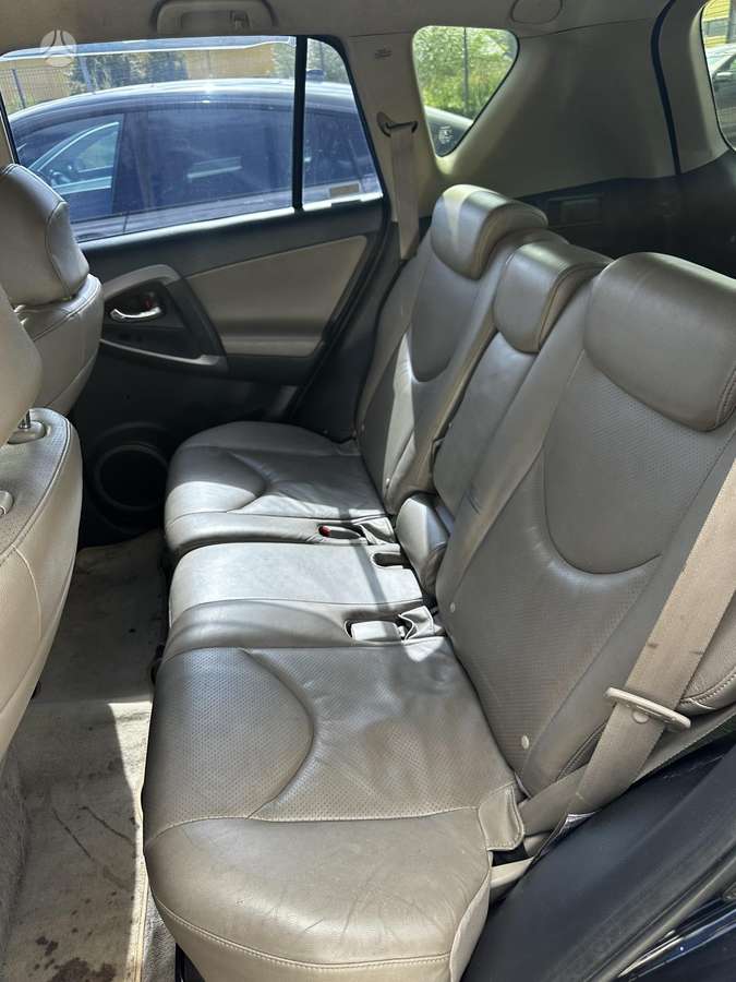 Toyota RAV4 - 9